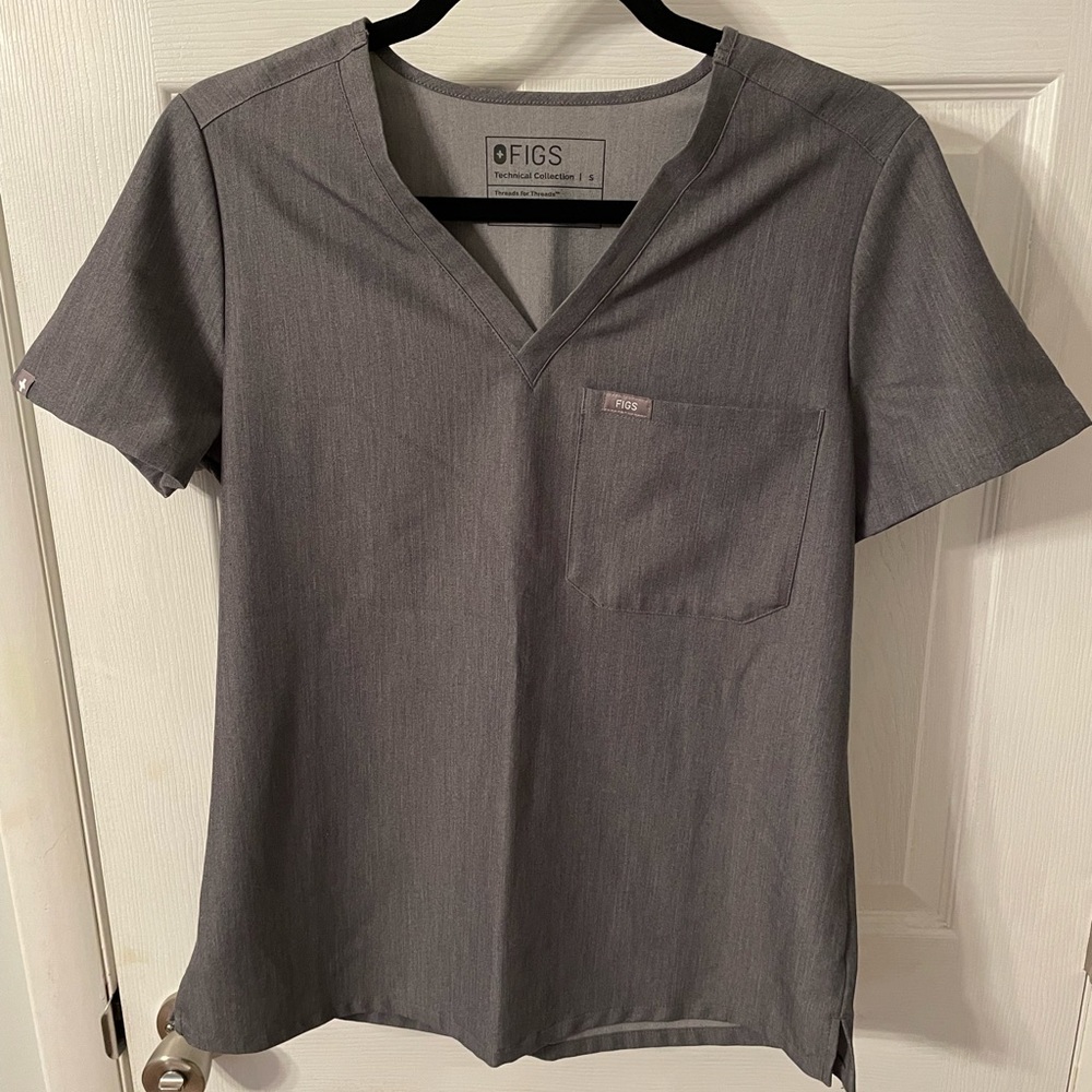 FIGS Catarina One-Pocket Scrub Top Size Small Graphite Color